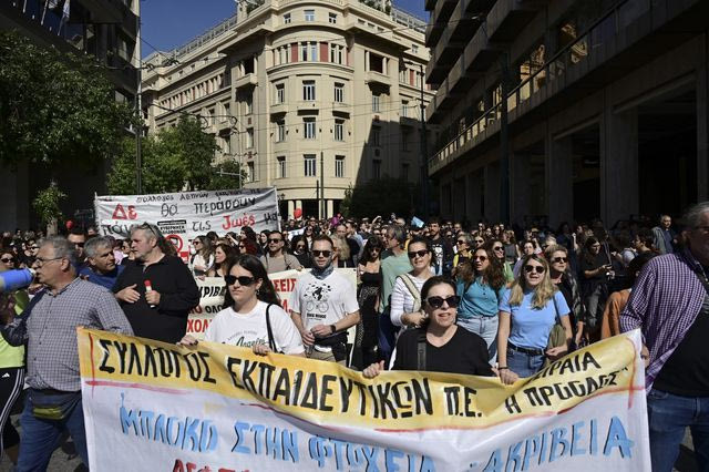 Το ετοιματζίδικο των κλαυθμυρισμών και η ελληνική κοινωνία