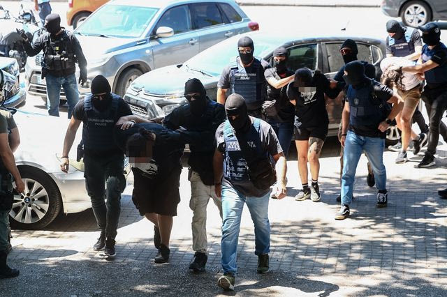 Θεσσαλονίκη: Στην ανακρίτρια εκ νέου οι κατηγορούμενοι για τη φονική έκρηξη στο σπίτι της οικογένειας Νέστορα
