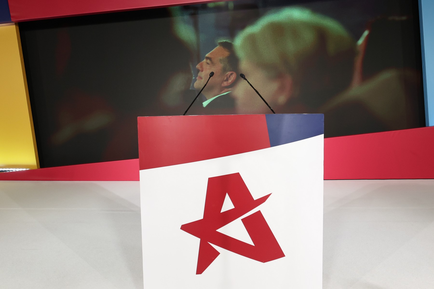 ΕΛ.Α.Σ.: Ο Πρωθυπουργός βαπτίζει “ελαφρύ αεράκι” την υποχώρηση στην Κάσο – Να θυμηθεί το φιάσκο με τα F16