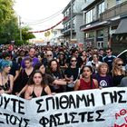 “Ούτε στην Ελευσίνα, ούτε πουθενά” – Πλήθος κόσμου στην αντιφασιστική συγκέντρωση