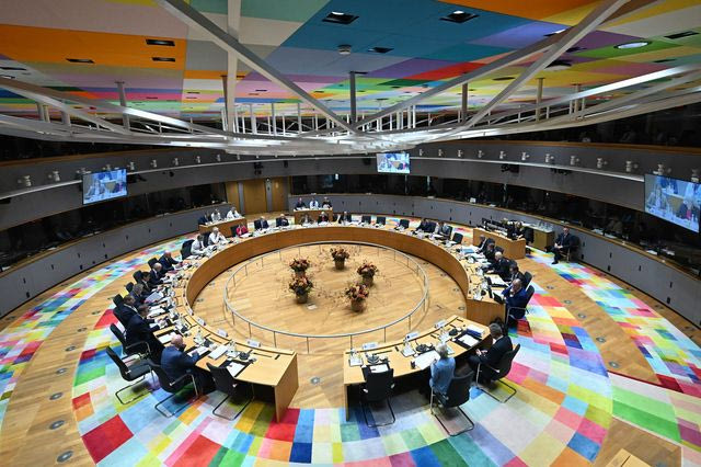 Ευρωπαϊκό Συμβούλιο: Στοχευμένα μέτρα για την ενεργειακή ακρίβεια ζητούν οι “27”