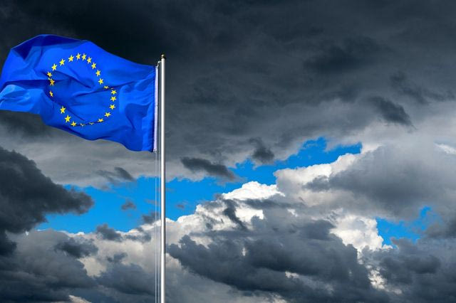 Η ΕΕ οδεύει προς μια τέλεια πολιτική καταιγίδα