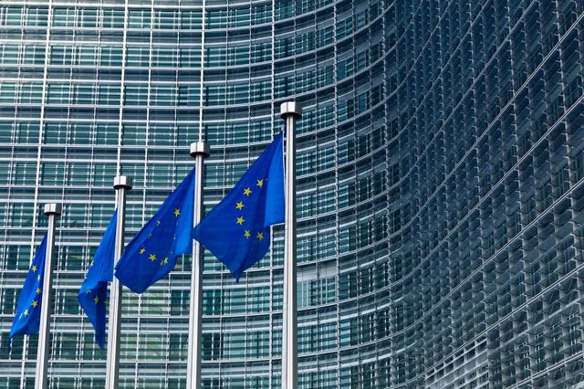 Έφοδος Ευρωπαίων εισαγγελέων σε γραφεία της ακροδεξιάς Patriots for Europe για σκάνδαλο 4 εκατ. ευρώ