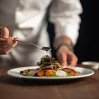 Michelin 2027: Τα 62 εστιατόρια που ξεχώρισαν σε Αθήνα, Θεσσαλονίκη και Σαντορίνη