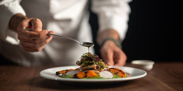 Michelin 2027: Τα 62 εστιατόρια που ξεχώρισαν σε Αθήνα, Θεσσαλονίκη και Σαντορίνη