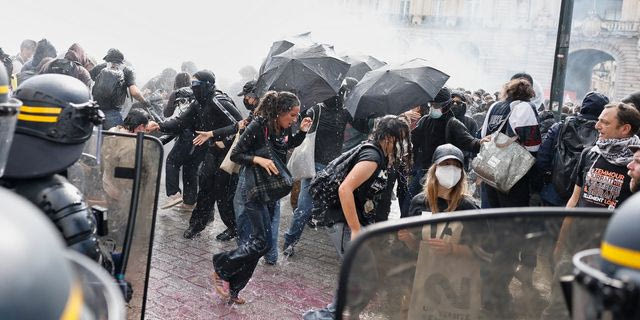 Δεκάδες χιλιάδες διαδηλωτές στους δρόμους της Γαλλίας – “Δεν έχω ξαναδεί κάτι τέτοιο”