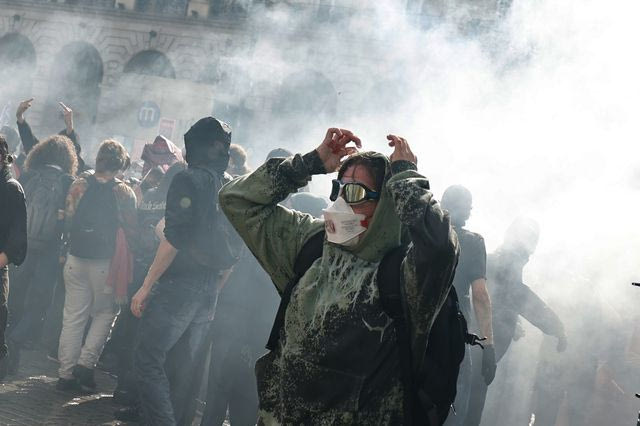 Τι κρύβεται πίσω από τις οργισμένες διαδηλώσεις στη Γαλλία;