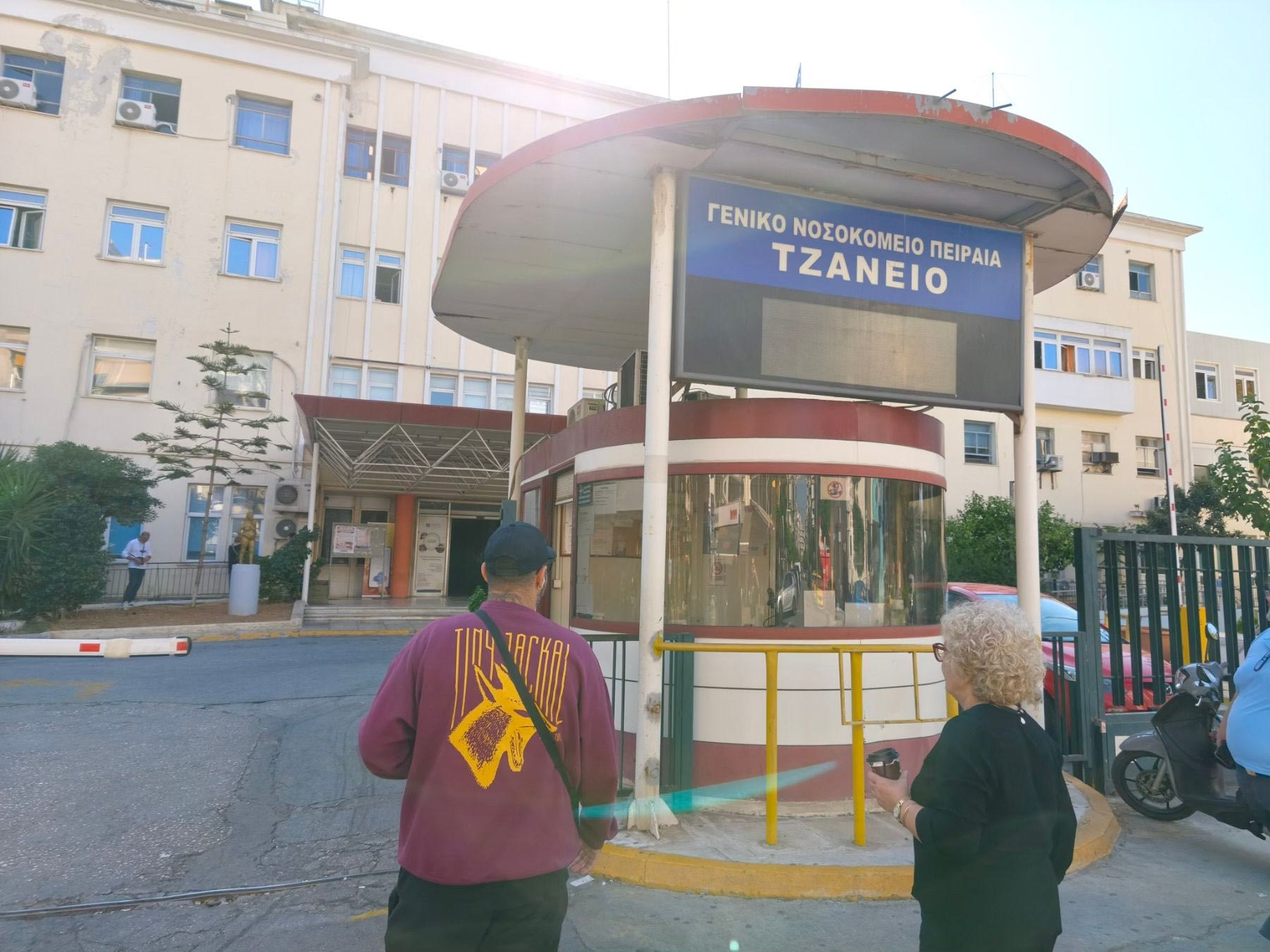 Δίπλα στο θύμα της νεοναζιστικής επίθεσης η Μάγδα Φύσσα - Τι δηλώνει στο NEWS 24/7