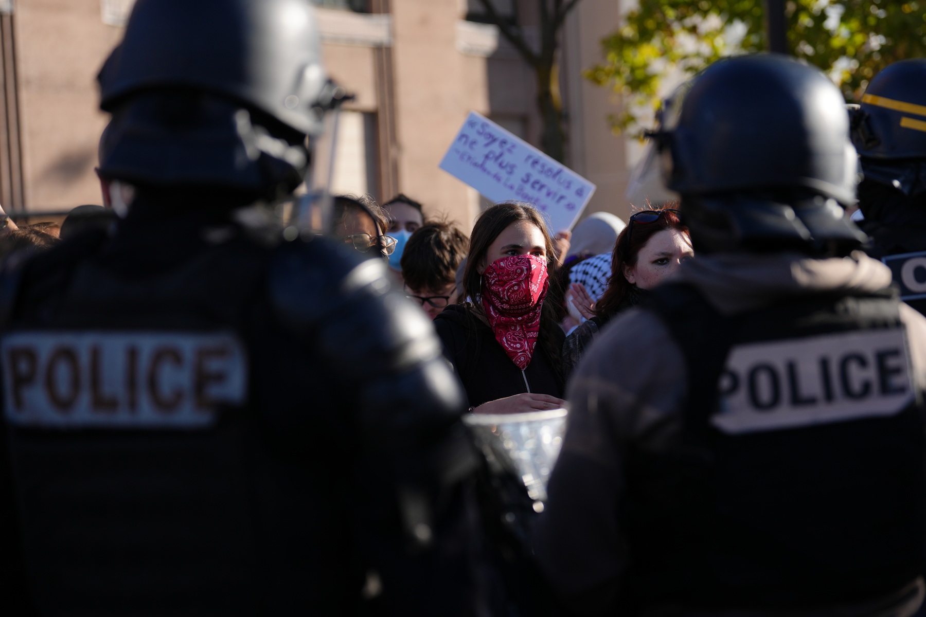 Μαθητικές διαδηλώσεις στη Γαλλία: Πληθαίνουν οι καταγγελίες για αστυνομική βία – 14χρονος με σπασμένο σαγόνι