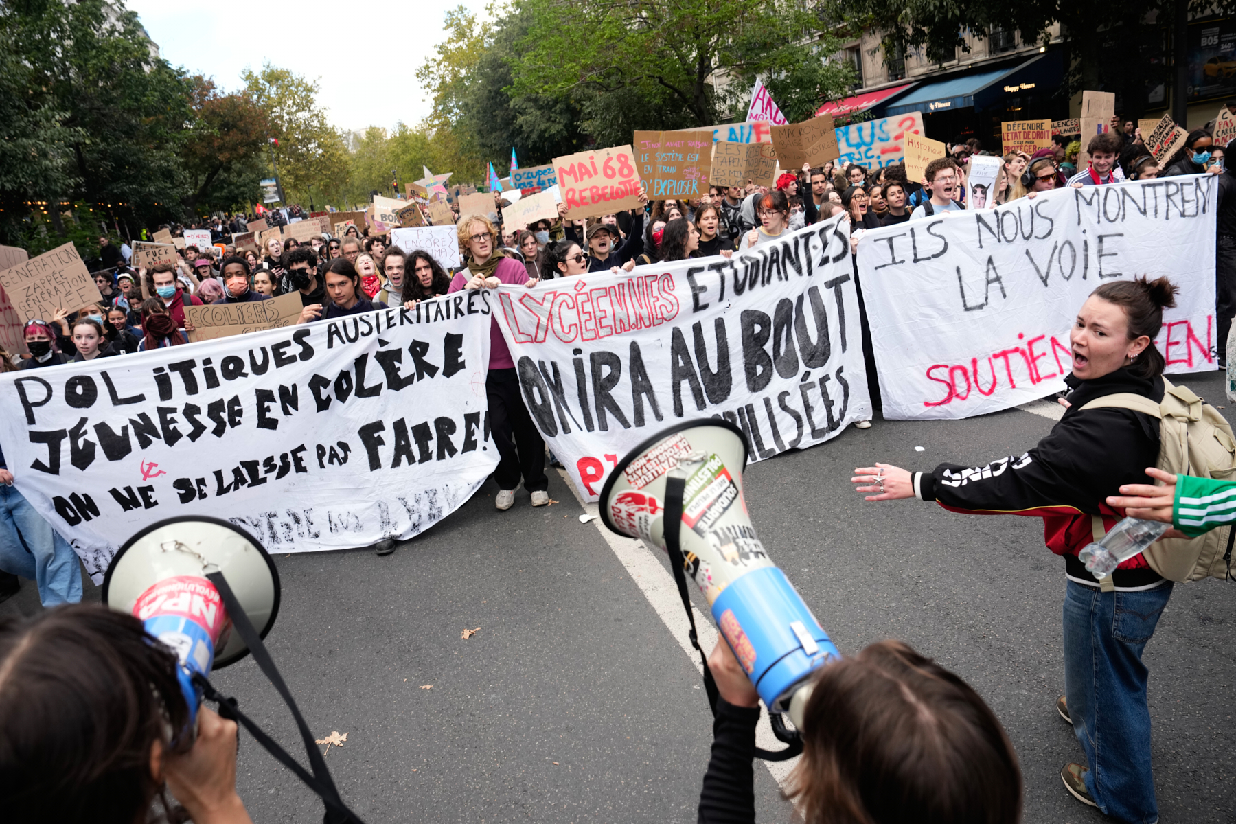 Μαθητική οργή στη Γαλλία: Πρώτη υποχώρηση της κυβέρνησης – Υπόσχεται 3.000 επιπλέον εκπαιδευτικούς
