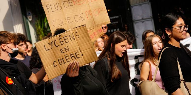 Φουντώνει το μαθητικό κίνημα στη Γαλλία – Στο στόχαστρο της κυβέρνησης η ριζοσπαστική αριστερά