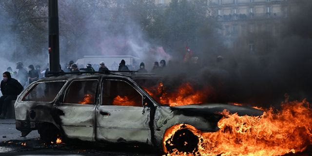 Σείεται η Γαλλία, από Παρίσι μέχρι Μασσαλία: 800.000 στους δρόμους, επεισόδια κοντά στο Ελιζέ