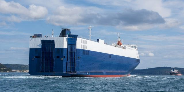 Neptune Ethos: Ασφαλείς οι επιβαίνοντες μετά την προσάραξή του – Ρυμουλκείται προς Ελευσίνα