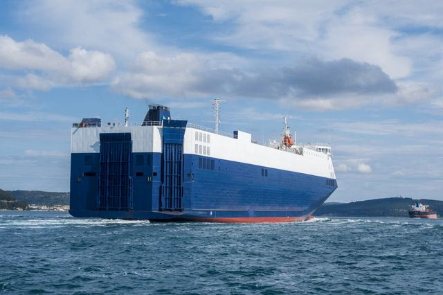 Neptune Lines: Ασφαλείς οι επιβαίνοντες του μετά την προσάραξή του