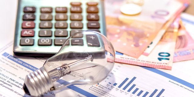 Ρεύμα: Μηνιαίο άλμα 14,8% στη χονδρεμπορική αγορά – Στο στόχαστρο οι τιμές στα πράσινα τιμολόγια Νοεμβρίου