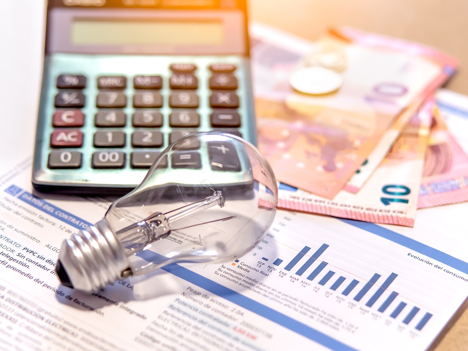 Ρεύμα: Μηνιαίο άλμα 14,8% στη χονδρεμπορική αγορά – Στο στόχαστρο οι τιμές στα πράσινα τιμολόγια Νοεμβρίου