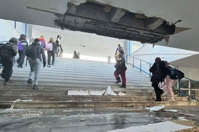 Νέο Ηράκλειο: Κατέρρευσε τμήμα οροφής πρόσφατα ανακαινισμένου σχολείου