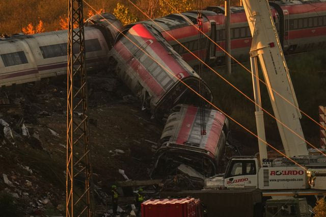 Ισπανία: Συγκλονίζουν τρεις Έλληνες που επέβαιναν σε ένα από τα τρένα – “Ο χρόνος σταμάτησε”