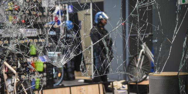 Η Μελόνι ανακοίνωσε νέο αδίκημα για τα επεισόδια: ”Βίαιη συμμετοχή σε διαδήλωση”