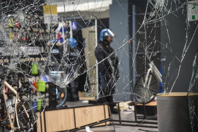 Η Μελόνι ανακοίνωσε νέο αδίκημα για τα επεισόδια: ”Βίαιη συμμετοχή σε διαδήλωση”