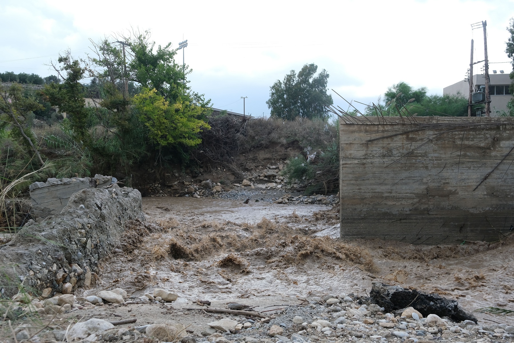 Κρήτη: “Ένιωσα ότι ήμουν στον Τιτανικό” – Πλημμυρισμένα σπίτια και ανησυχία για την κακοκαιρία