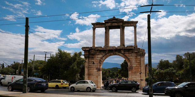 Κολυδάς: Αλλάζει το σκηνικό του καιρού – Πρώτα καλοκαίρι με 30αρια και μετά βροχές