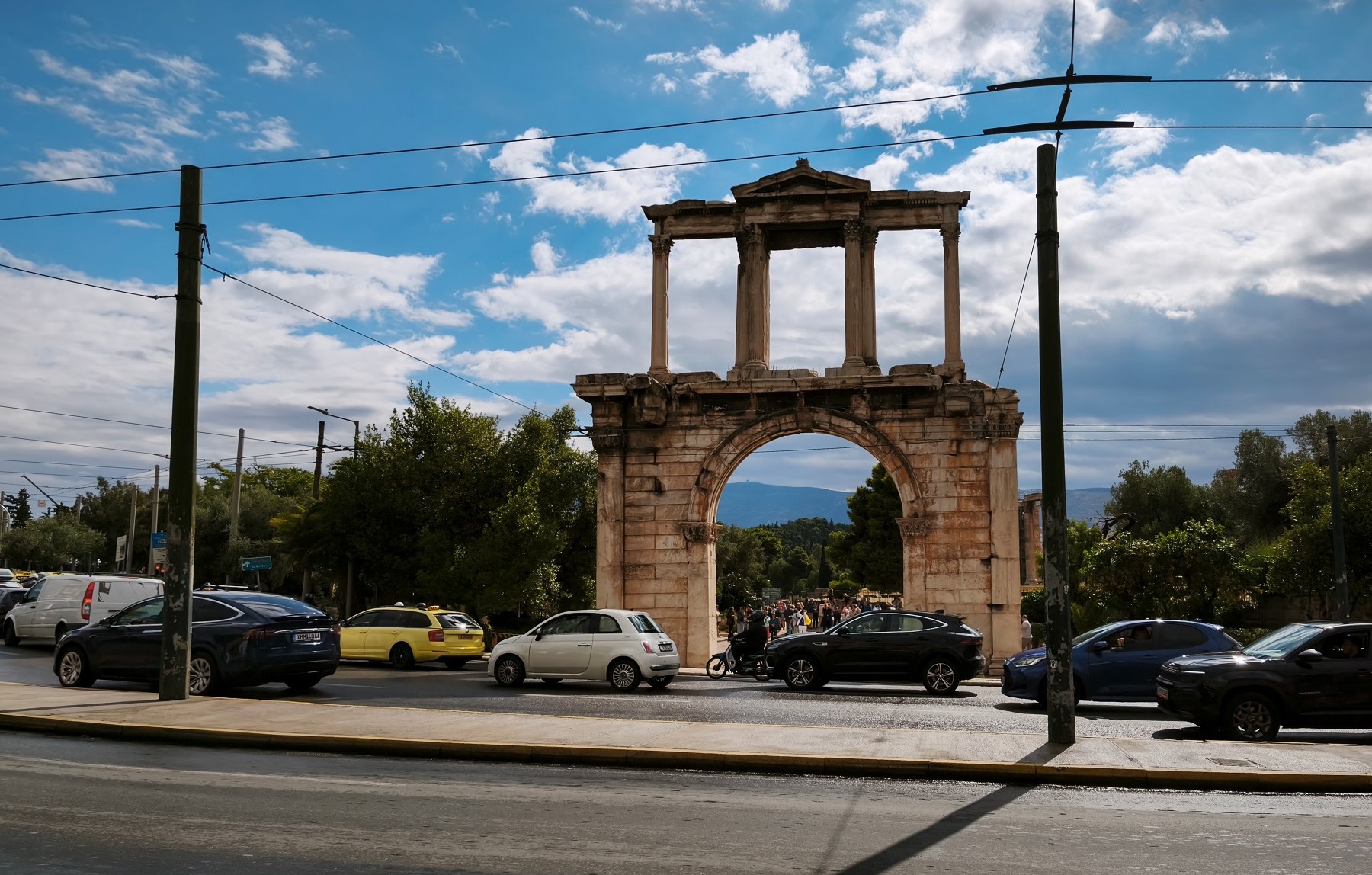 Καιρός: Μικρή άνοδος της θερμοκρασίας – Πότε επιστρέφουν οι βροχές