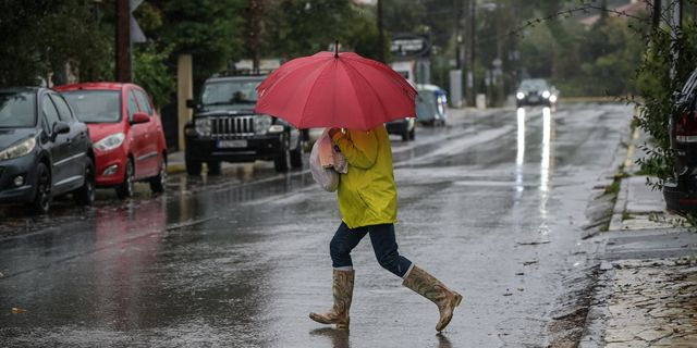 Κακοκαιρία: Επικαιροποιήθηκε το έκτακτο δελτίο – Κόκκινος συναγερμός σε τέσσερις περιοχές