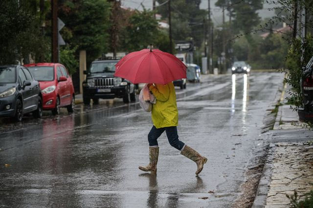 Κακοκαιρία: Επικαιροποιήθηκε το έκτακτο δελτίο – Κόκκινος συναγερμός σε τέσσερις περιοχές