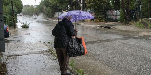 Κακοκαιρία: Πάνω από 100 χιλιοστά βροχής σε Μαγνησία και Σποράδες
