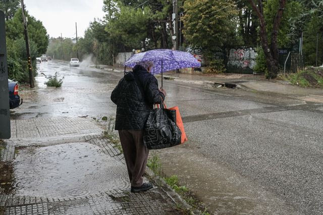 Κακοκαιρία: Πάνω από 100 χιλιοστά βροχής σε Μαγνησία και Σποράδες