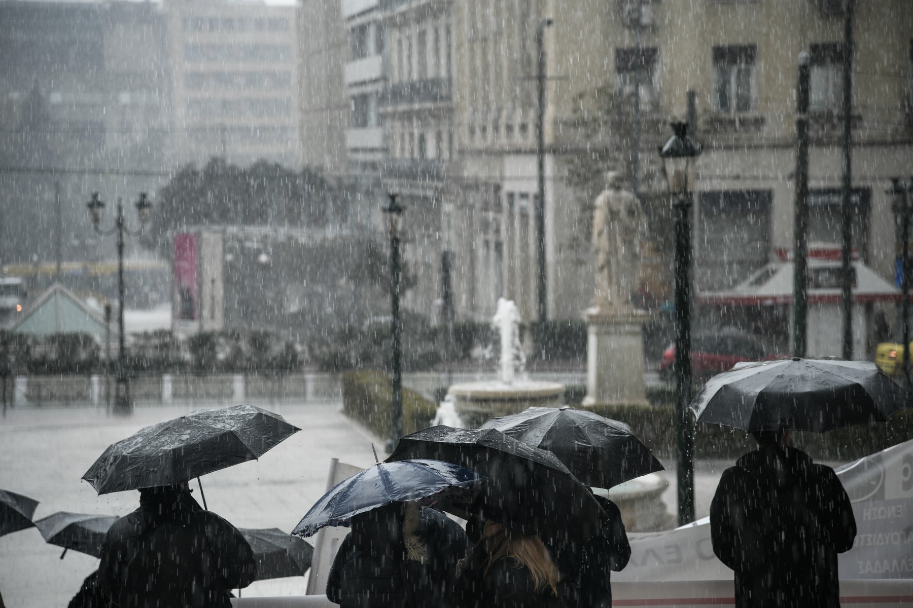Κακοκαιρία: Άνεμοι έως 10 μποφόρ και ισχυρές καταιγίδες – Οι πιο κρίσιμες ώρες