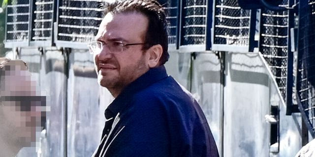 Μεταγωγή απο τη ΓΑΔΑ στα δικαστήρια και στον εισαγγελέα των συληφθέντων που κατηγορούνται για κακουργηματική απάτη σε βάρος του Δημοσίου.