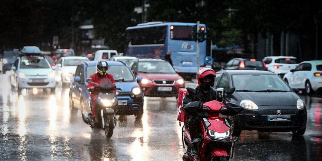 Κακοκαιρία: Πλημμύρες και καταστροφές σε Σκιάθο και Εύβοια – Σε Red Code 8 περιοχές