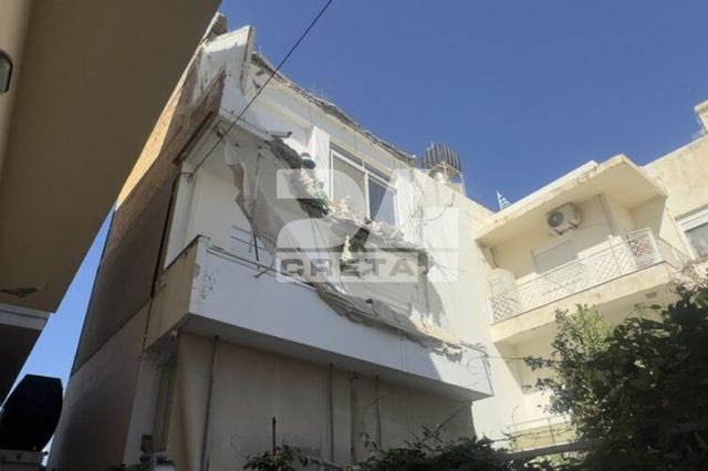 Ηράκλειο: Κατέρρευσαν τμήματα πολυκατοικίας – Από τύχη δεν υπήρξαν θύματα
