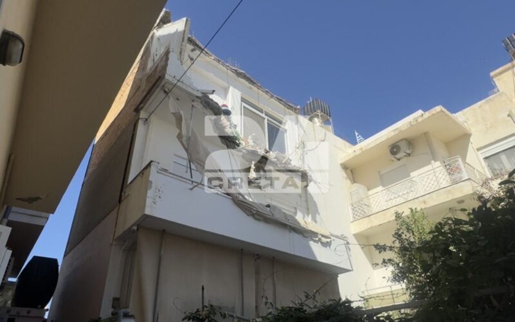 Ηράκλειο: Κατέρρευσαν τμήματα πολυκατοικίας – Από τύχη δεν υπήρξαν θύματα