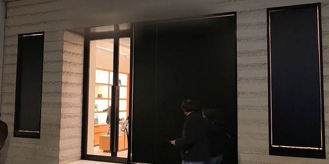 Αθήνα: “Οχυρώνονται” καταστήματα ενόψει των κινητοποιήσεων – Φόβοι μετά τις λεηλασίες στη Γαλλία