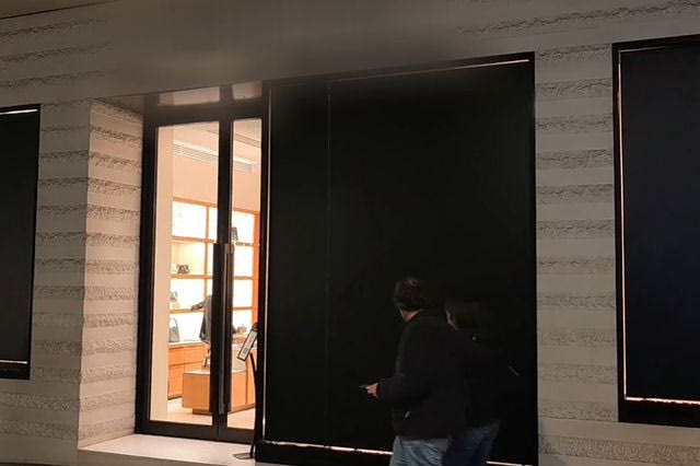 Αθήνα: “Οχυρώνονται” καταστήματα ενόψει των κινητοποιήσεων – Φόβοι μετά τις λεηλασίες στη Γαλλία
