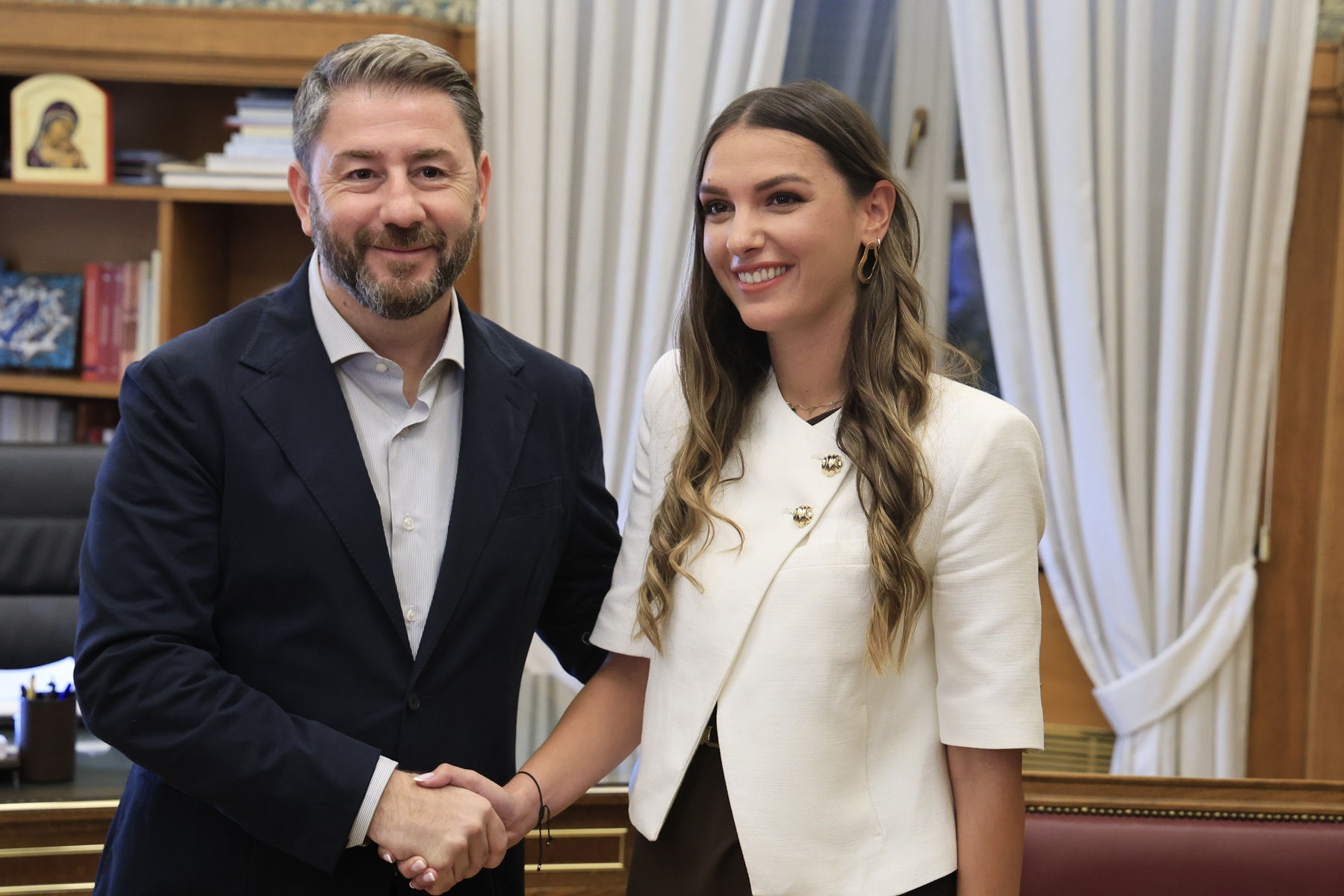 Στο ΠΑΣΟΚ και επισήμως η Μυρτώ Κοροβέση – Συναντήθηκε με τον Νίκο Ανδρουλάκη