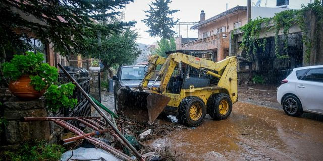 Συνεχίζεται για 2η ημέρα το ισχυρό κύμα κακοκαιρίας που πλήττει το νησί της Κρήτης.