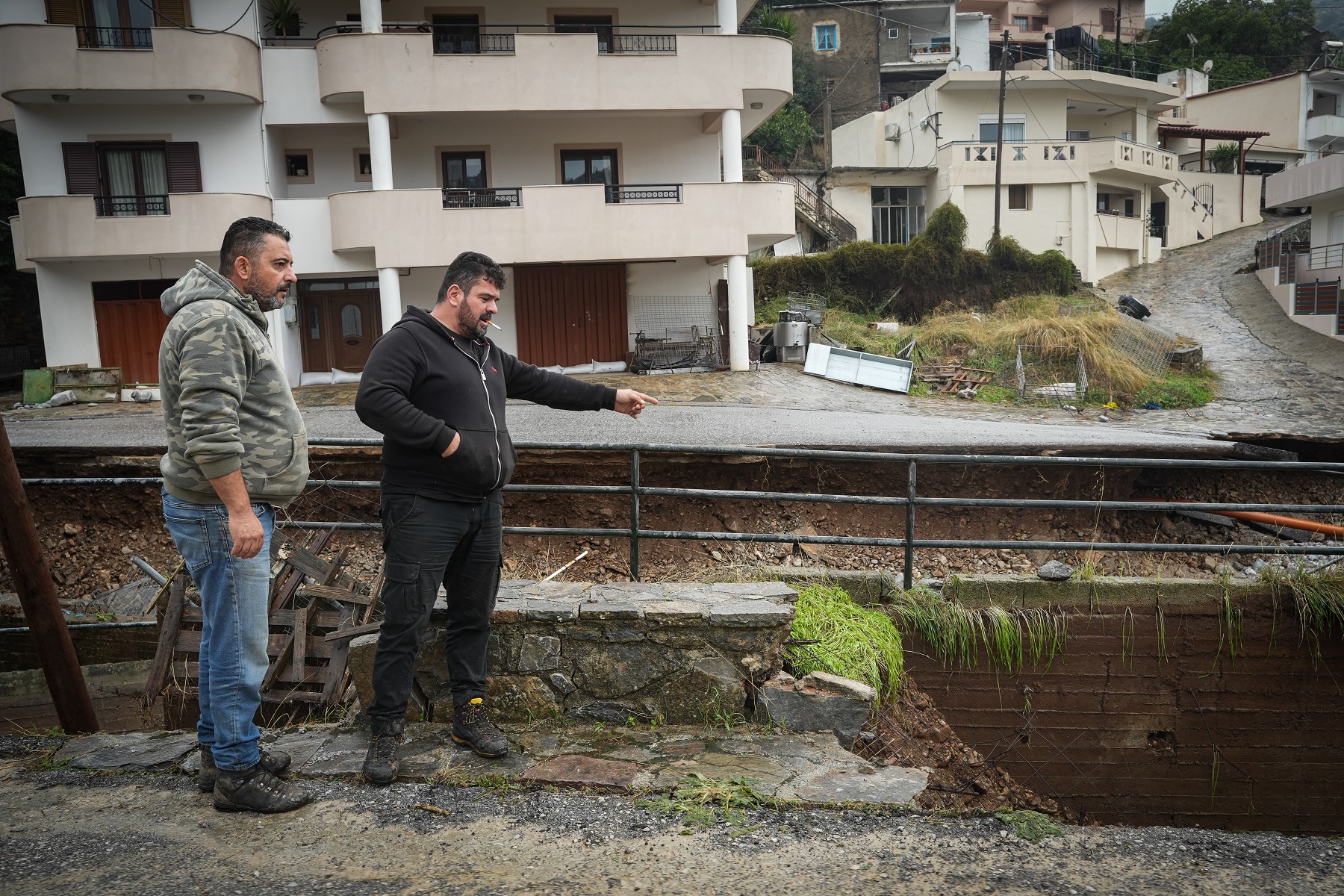 Κρήτη: Επανέρχεται σταδιακά το νερό – Παραμένει ακατάλληλο για κατανάλωση