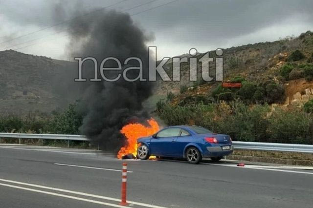 Κρήτη: Αυτοκίνητο τυλίχθηκε στις φλόγες στον ΒΟΑΚ – Μέσα βρίσκονταν δύο παιδιά