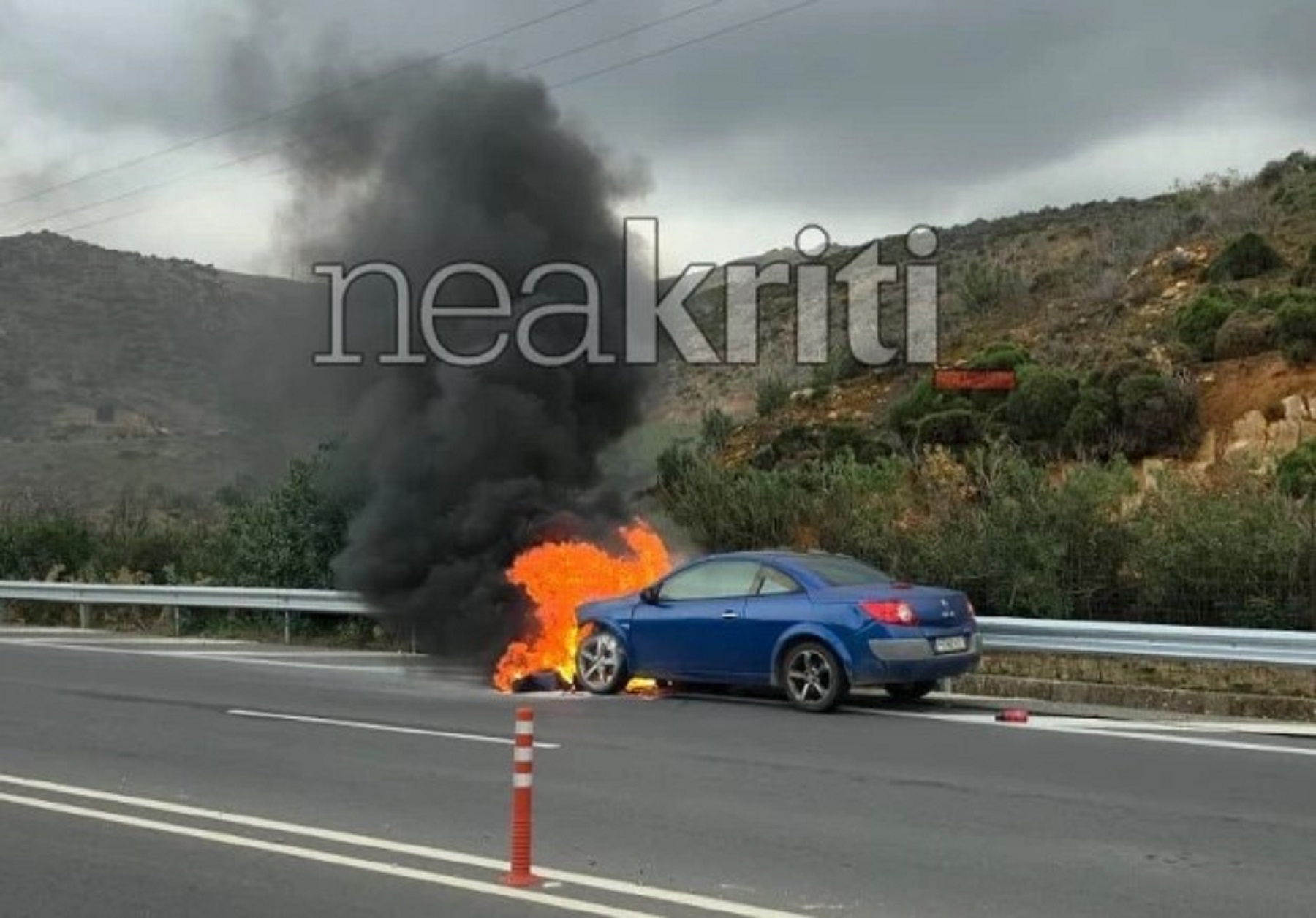 Κρήτη: Αυτοκίνητο τυλίχθηκε στις φλόγες στον ΒΟΑΚ – Μέσα βρίσκονταν δύο παιδιά