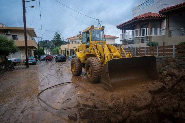 Συνχίζεται για 2η ημέρα το ισχυρό κύμα κακοκαιρίας που πλήττει το νησί της Κρήτης.
