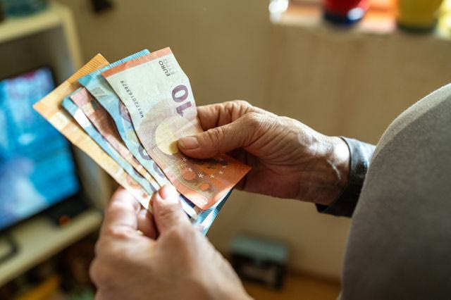 Έρχεται “τριπλή” πληρωμή για τους συνταξιούχους – Πότε θα δουν τα χρήματα στους λογαριασμούς