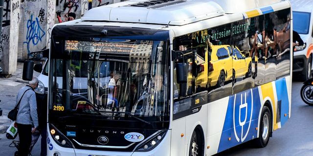 Μεσογείων: Οδηγός λεωφορείου πέρασε κόκκινα φανάρια και έκανε ελιγμούς – Βίντεο