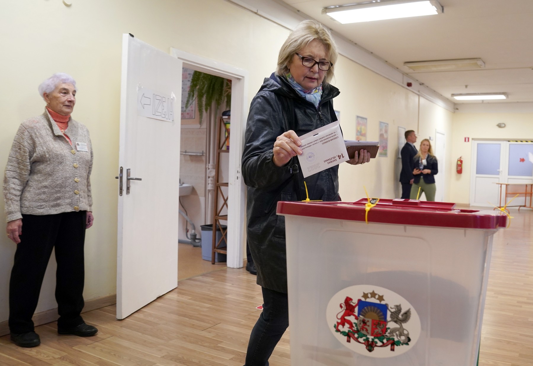 Λετονία: Κρίσιμες κάλπες στην σκιά του πολέμου στην Ουκρανία – Προβάδισμα Κούλμπεργκς
