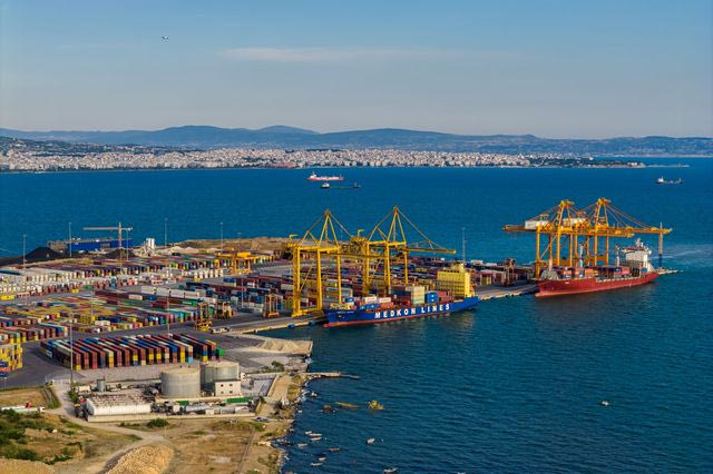 Θεσσαλονίκη: Μπλόκο σε 3.000 όπλα που είχαν δηλωθεί ως “γυαλιά ηλίου”