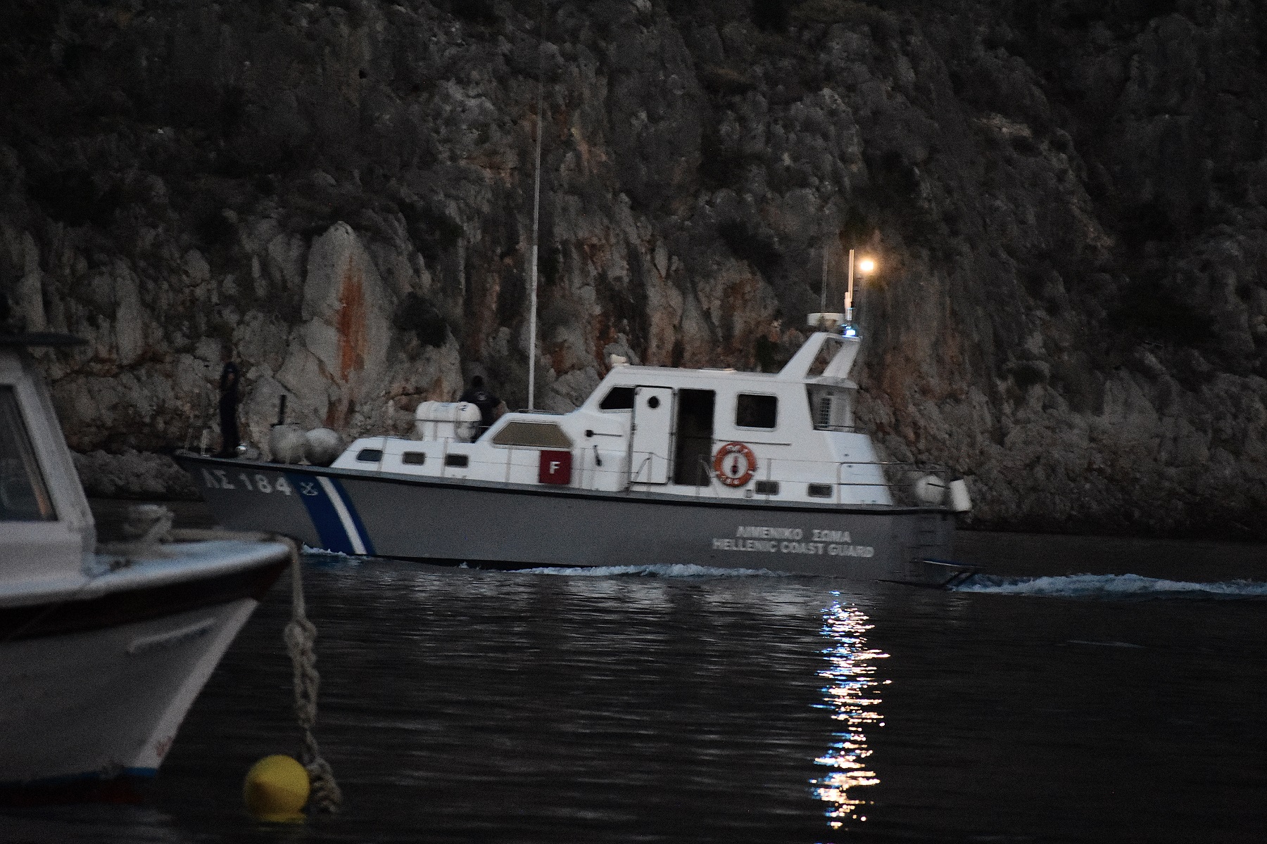 Φωτιά σε ιστιοφόρο σκάφος στη Βόρεια Εύβοια – Σώοι οι επιβαίνοντες