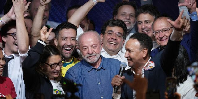 Βραζιλία: Η “Στρατιά του Λούλα” πίσω από τη μεγάλη εκλογική ανατροπή – Ο “ρόλος” του WhatsApp